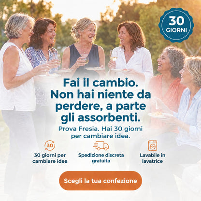 Amiche sulla sessantina che ridono all'aperto al tramonto: prova Fresia, 30 giorni per cambiare idea