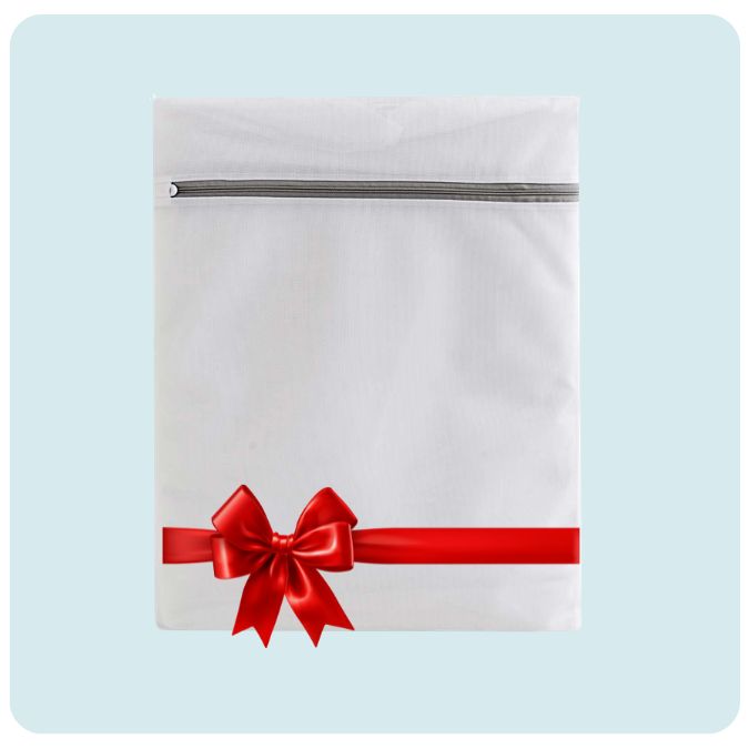 Sacchetto per lavatrice in rete bianca con zip e fiocco rosso, in regalo con il set
